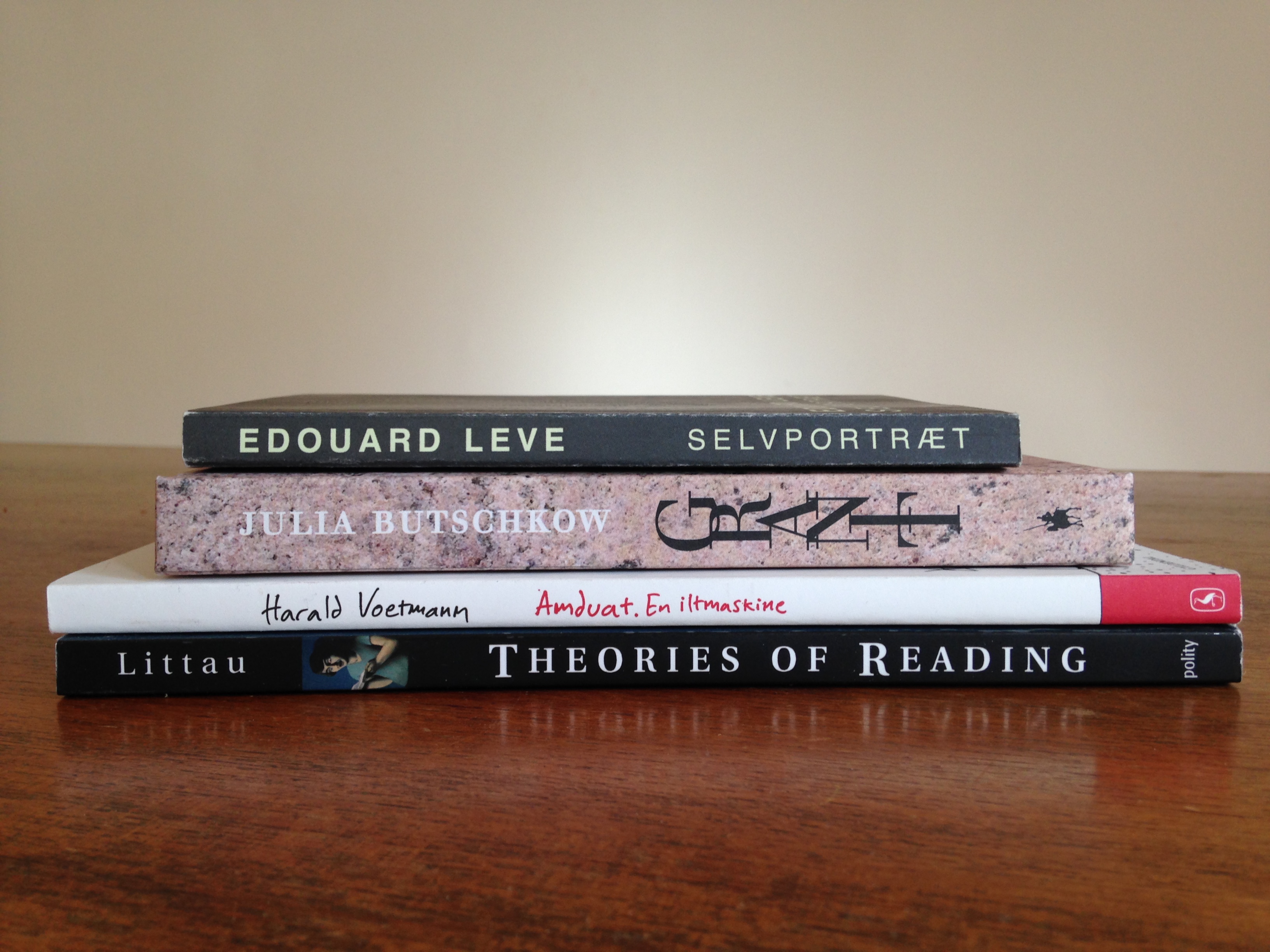 Bøger på mit natbord