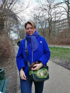 lisbet marts 2020 blå jakke